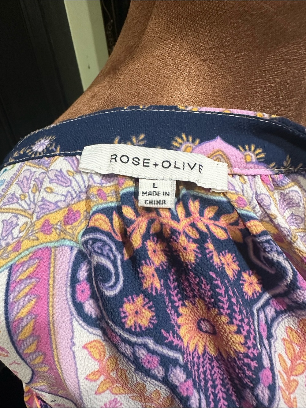 Rose + Olive Boho Paisley Sleeveless Blouse – Size Large - Picture 2 of 12
